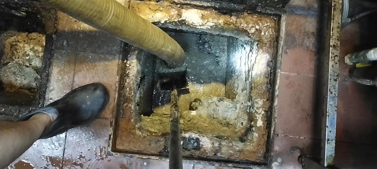 关岭污水池清理一般都有毒气，怎么预防中毒呢？